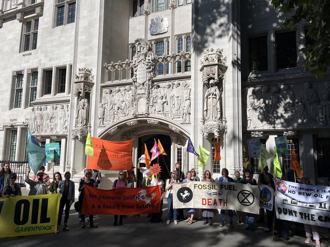 Personas en protesta en la suprema corte inglesa